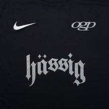 Lade das Bild in den Galerie-Viewer, O.G. Pezo x Hässig x Pazar -  kein Boygroup - Jersey schwarz/silber V1
